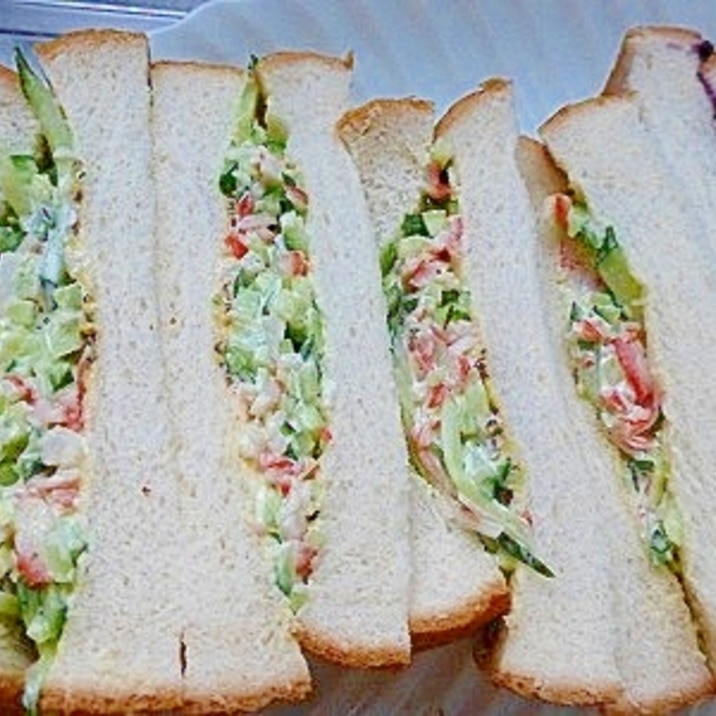 【簡単】カニカマときゅうりのサンドイッチ